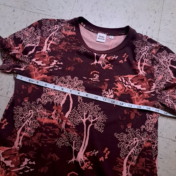 Little Moon | Red Fitted Short Sleeve Tee - Picture 8 of 8